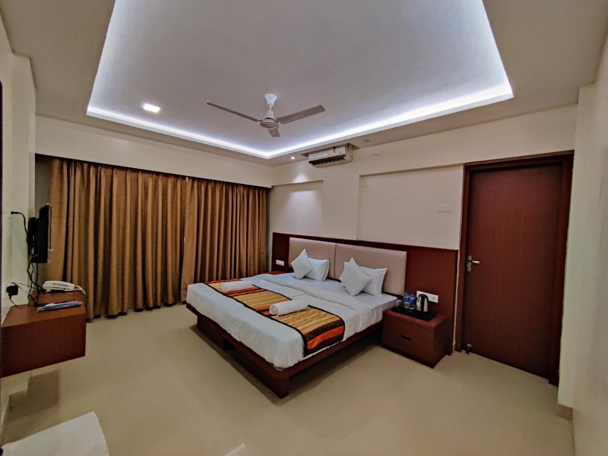 Serenity By Monarch, Baner Pune Méribel Village Exterior foto
