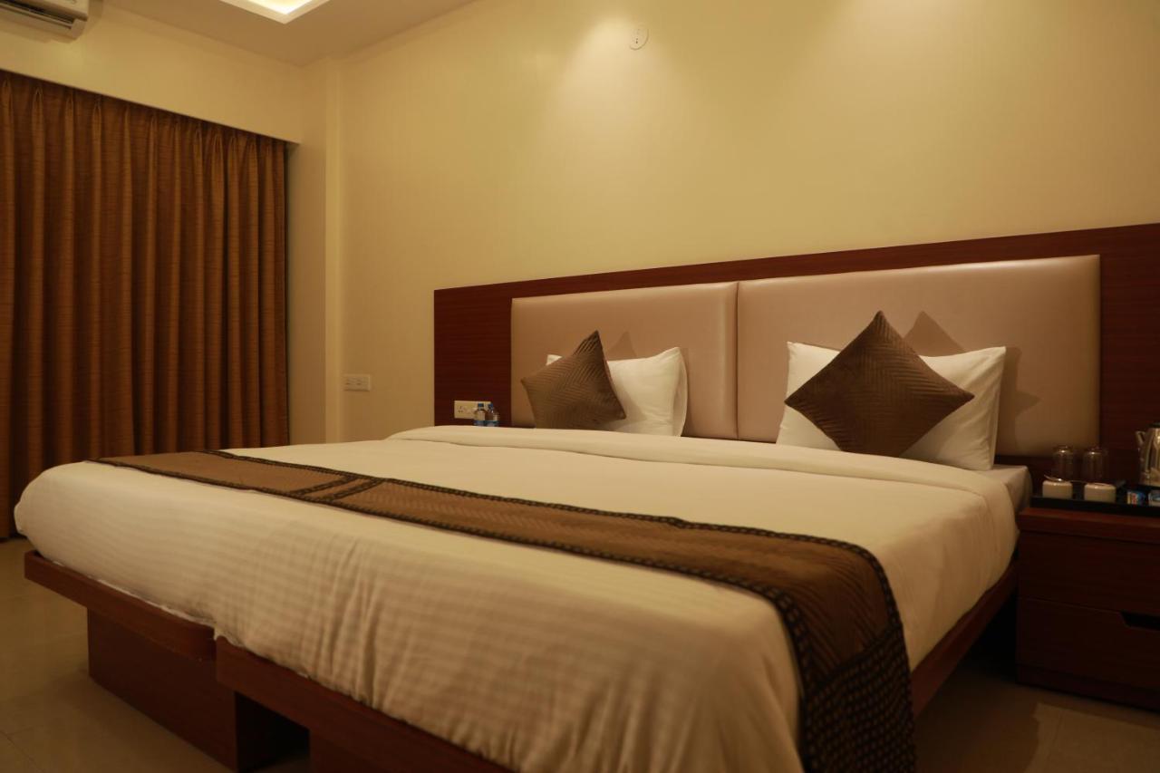 Serenity By Monarch, Baner Pune Méribel Village Exterior foto